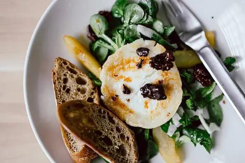chèvre chaud med sallad 