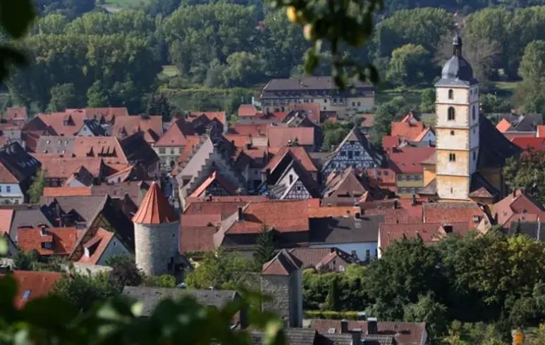 Weingut Artur Steinmann im Pastoriushaus - vingården producerar 120 000 flaskor om året  