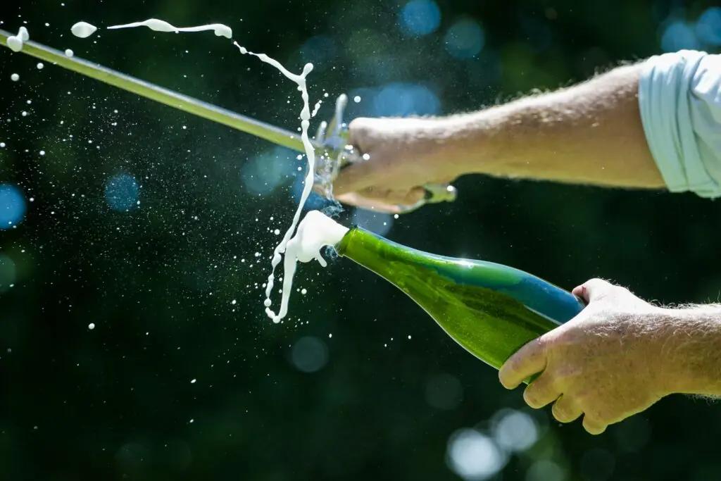 Lär dig sabrera Champagne