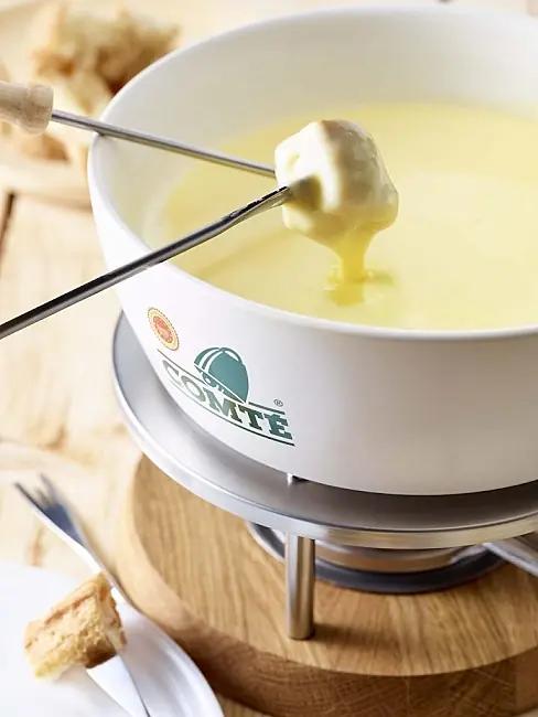 Vinjournalens ostfondue – välj 2 fruktiga viner!